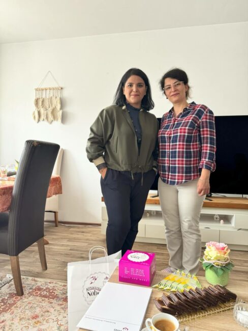 Besuch beim Kunden für Immobilienberatung in Alpen - Überraschung kurz vor Wochenende von einer lieben Eigentümerin