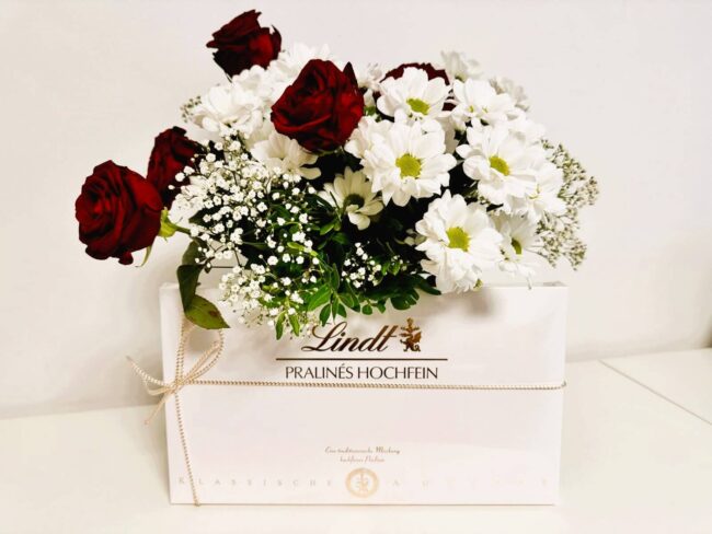 Ein herzlicher Dank der Käufer mit Blumen 💐 und Schokolade 🍫 – Momente wie diese machen unsere Arbeit besonders ❤️😊